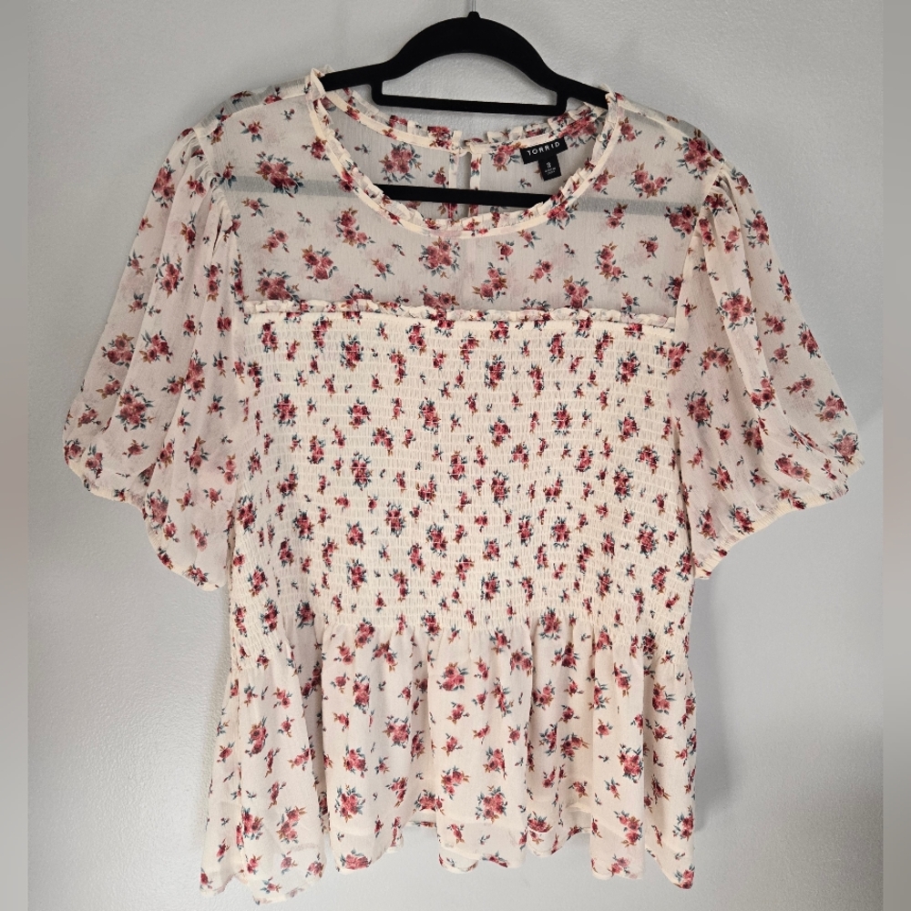 NWOT Sheer Floral Mesh Neckline Blouse Top Torrid Size 3